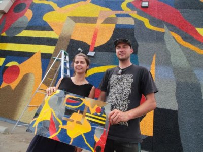 124 Street Couple Pose with Art | Edmonton, Alberta